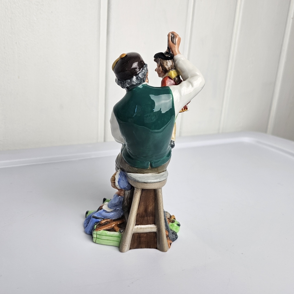 Puppetmaker HN2253 – Royal Doulton Figurine - Picture 3 of 9